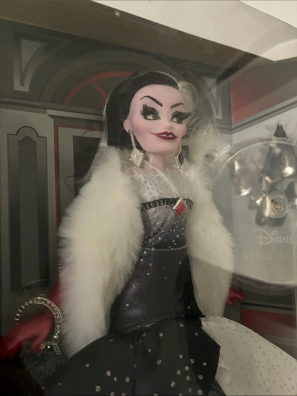 Disney Cruella de Vil Fashion Doll -Hasbro Style Series